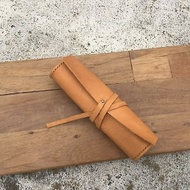 捲筆袋.鋼筆袋,鉛筆盒繞繩,春捲,手工縫製,真皮筆套工具.棕橘色