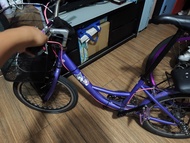 紫色淑女單車連車籃