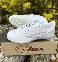 (J5) รองเท้าฟุตซอลร้อยปุ่ม GIGA รุ่น GB04 สี ขาว ดำ เทา Size 39-44  จัดเตรียมสินค้า 1-2 วัน