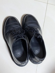 Dr. Martens 黑色皮鞋