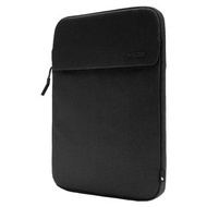 Incase Crosstown Sleeve 城市漫遊系列 直式筆電保護內袋 (黑)