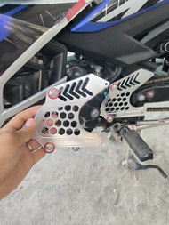 Nắp che nhông Exciter 150 nhôm CNC Tặng Kèm 2 ốc Salaya 2 long đền đỏ - Phụ Tùng