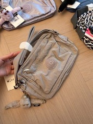 Kipling 多層隨身斜背包 型號 : Abanu M  Soft Taupe 褐灰色