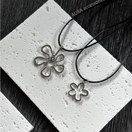 Simple Y2K Flower Pendant Necklace Designed by AURA Y2K Necklace