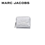 MARC JACOBS THE METALLIC LEATHER MINI COMPACT WALLET 2F4SMP005S02 FA24 กระเป๋าสตางค์