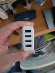 4 usb 充電插座