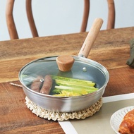 日本霜山 日式木柄輕量不沾平底鍋附蓋-20cm (直火/IH爐通用)