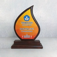 Piala Vandel Kayu Asli Plakat Piagam Suvenir Magang Wisuda Pembicara