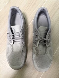 On cloud 5 sneaker