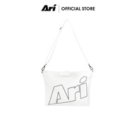 ARI SHOULDER BAG - WHITE/BLACK กระเป๋าสะพายไหล่ อาริ สีขาว