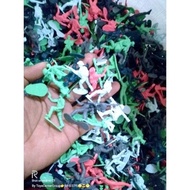 200g Army Statue Toy contains -+92 pcs