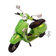 &lt;現貨&gt;偉士牌  Vespa GTS 摩托車 125CC 2017年 綠色 1:18 仿真合金復古踏板摩托車模型