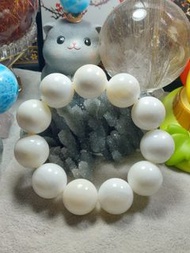 Name of Product 名稱 : 特大珠！白硨磲手釧Size 尺寸:20+mm 手圍: 16.5 包香港本地順豐Price 售價 : HKD 399Available 現貨Full new