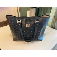 MCM tote bag Available In Two Shapes To Put A Large Capacity.