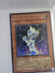 遊戲王 沉默魔導師 LV4 卡牌