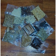 Various Spices, Wood MANIS, pepper, Coriander, nutmeg, cumin, fennel, Javanese chili, pulosari, card