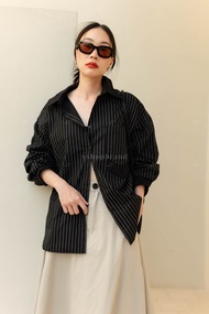 พร้อมส่ง เสื้อเชิ้ตลายริ้วแต่งผ้าพื้นหลัง ป้ายงาน Vshopbrand