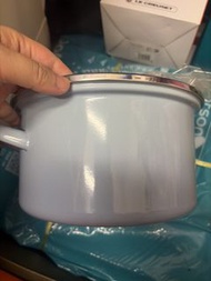 Le Creuset 琺瑯鍋粉藍色$600 24 c m