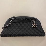 Chanel  黑色荔枝紋銀鍊三層肩背包