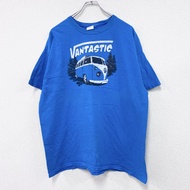 二手大眾汽車藍色短袖T卹，上面古著大眾巴士圖案。