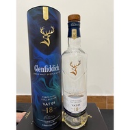 Glenfiddich Foreign Wine Bottle 18 Year 700ml Wooden Lid Displays bar Home Decoration, Beautiful Luxury Cabinet Shelves