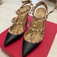 Valentino經典款氣場強大PATENT ROCKSTUD CAGED PUMP 100MM鉚釘高跟鞋