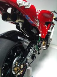 GUESS的興趣世界....TAMIYA的1/12機車模型DUCATI  MOTO GP(模型代工)