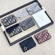 經典家新款馬鞍小卡包現貨發售！輕巧大容量 可放十餘張卡+現金 順豐到付/智能櫃配送