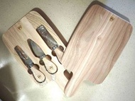V-ZUG Cheese Board with 3 Cheese Knives 芝士刀連實木芝士板（有盒）