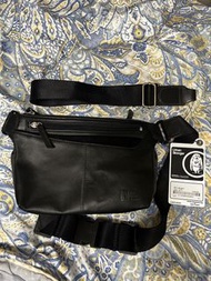 Urban Stranger aape斜孭袋