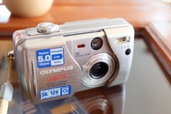 (ไม่ใส่ส่วนลด)กล้อง olympus camedia c50-zoom  ( เล็กๆอ้วงๆ แต่โทนฟิล์ม)