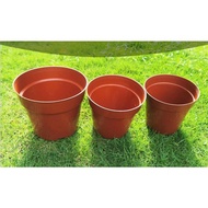 brown plastic flower pot (RS2497 / RS2509)