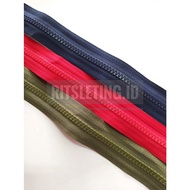 YKK Zipper Leaf Large Plastic Meter - Vislon No. 5 - 05 VS CH