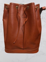 中古LV Epi水桶袋水桶包(Large) Vintage Louis Vuitton Large Epi Noe Bag