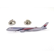 Aircraft Lapel Pin Malaysia Airlines Airbus A350 XWB