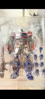 Threezero Transformers Bumblebee DLX Optimus Prime