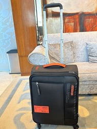 New American Tourister 20 inch expandable luggage ; 新款American Tourister 20 吋布質可擴展行李箱 56 x 37 x 22 -25cm