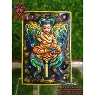 Kruba Krissana~2562大年底 最新的 微笑~蝴蝶元宝天童佛牌-黑底彩色经粉版本-1