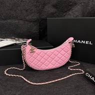 香奈兒/Chanel 23P粉色金扣羊皮大號月牙包