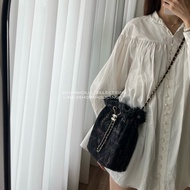 Chanel 22P黑色塗鴉牛仔水桶包大號AS3027