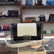 💎本週限時優惠💎95%New Used Boy Chanel 20 Lambskin 黑白熊貓復古銀扣 #香奈兒