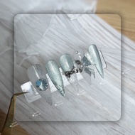[N49] Nail box with hand-shaped cat eye design