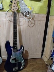 Squier bass guitar 低音結他連黑色套