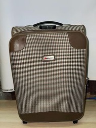 ECHOLAC Checkered Small Fabric Cabin Size Luggage, Pre-owned. ECHOLAC 格紋小號織物登機行李箱，二手。