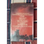 [VINTAGE] The Silent Intruder: Surviving The Radiatiom Age -Panati & Hudson(Preloved MMPB)NONFICTION