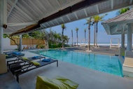 Villa 1000 m² dengan 5 kamar tidur dan 5 kamar mandi pribadi di Keramas (Sababay Beach Front 5 BR Pr