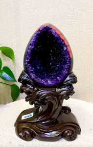 ✨✨✨極品烏拉圭最高级别紫水晶恐龍蛋配高檔檀木底座😍😍聚財聚氣，紫氣來來招财镇宅風水擺件，高26宽15洞深7cm裸石14✖️11cm：重量：3.35kg