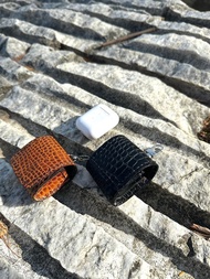 Manzoku | 可訂製 | 純手工皮革雕刻縫製 | 真皮耳機保護套