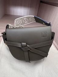 Loewe Gate 橄欖綠斜背包mini gate