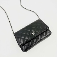 CHANEL - 黑色羊皮菱格銀釦woc